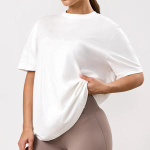 T-shirts ajustés pour femmes, personnalisés, 100% coton, broderie de logo et impression sérigraphique. - Product Image 2