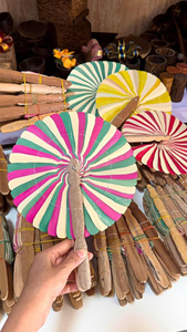 พัดไม้ไผ่ทำมือ พัดใบปาล์ม พัดมะพร้าว พัดสีสันสดใส ของที่ระลึกงานฝีมือแบบดั้งเดิมจากเวียดนาม - Product Image 4
