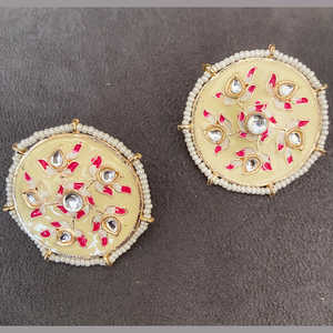 Pendientes Meenakari chapados en oro real Belleza étnica colorida para bodas y celebraciones - Product Image 1