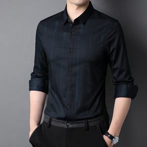 เสื้อเชิ้ตผู้ชายลายสก็อตสีดำ แขนยาว ปกคอปก ผ้าฝ้ายทอ ติดกระดุม ป้องกันรอยยับ เหมาะสำหรับใส่ในฤดูใบไม้ร่วง - Product Image 3