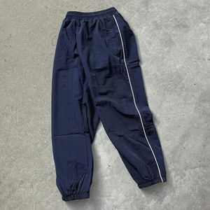 Ensemble de survêtement coupe-vent surdimensionné pour homme, avec pantalon de jogging et logo réfléchissant personnalisé, en nylon - Product Image 4