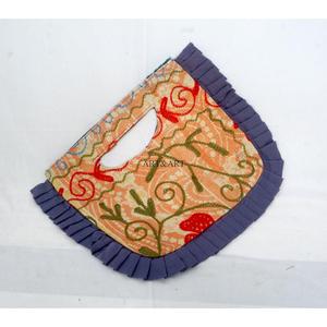 Bolso clutch kantha con cierre magnético de diseño moderno, fabricado en India, el más vendido, disponible a precio de mayoreo para exportación. - Product Image 4