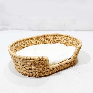 Lit pour chat ovale en jacinthe d'eau avec coussin blanc non amovible, rembourrage en coton, doux, minimaliste, pour toutes les saisons, utilisation en chambre à coucher - Product Image 3