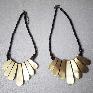 Collar Minimalista Hecho a Mano con Resina Epoxi y Diseño de Colgante Sencillo |   Joyería Ligera de Moda para Mujer, Proveedor Mayorista - Product Image 1