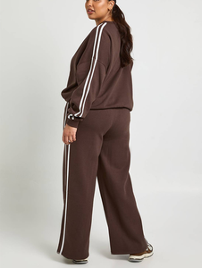 Nouvel ensemble de survêtement de jogging en molleton bouclette avec bande latérale, impression DTG, logo brodé personnalisé, sweat-shirt à manches longues, ensemble sportif 2 pièces pour femme - Product Image 3