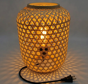 Lanterne en bambou artisanale Eco2go Vietnam, écologique, personnalisable, abat-jour en bambou tissé, lumière LED, style rustique pour la maison - Product Image 4