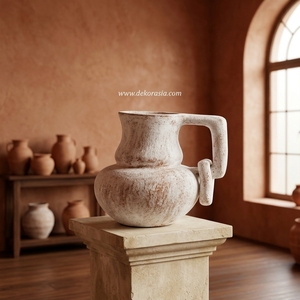 Jarra de Cerámica Rústica Curvana de Terracota, Hecha a Mano, con Asa Unida, Acabado Desgastado con Pátina Blanca - Product Image 2