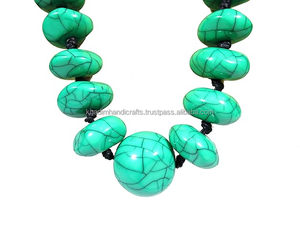 Collier en résine translucide givrée de style féerique avec finition opague Beaux bijoux parfaits pour les cadeaux et les occasions spéciales - Product Image 2