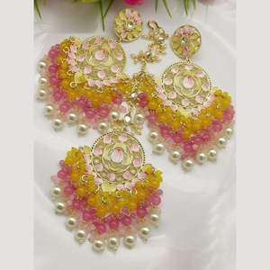 Pendientes colgantes de oro chapado con piedras Kundan y cuentas Meenakari con Maangtikka, joyería de moda. - Product Image 1