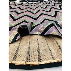 Lehenga Choli de soirée de créateur avec de magnifiques broderies au fil, taille 2XL - Product Image 1