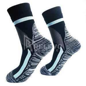 Chaussettes de sport professionnelles antidérapantes pour hommes, chaussettes de sport respirantes à compression pour le football et le basketball - Product Image 3