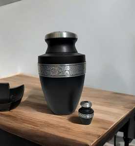 Urnes funéraires classiques en métal noir faites à la main de haute qualité, urnes funéraires pour adultes faites à la main pour les cendres humaines - Product Image 2