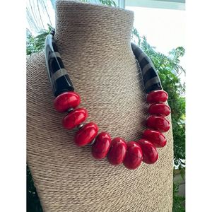 Collier artisanal moderne en résine et perles de bois, design unique, fournitures de perlage RR ENTERPRISES RR202518402 - Product Image 1