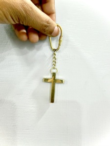 พวงกุญแจทองเหลืองรูปไม้กางเขนสไตล์วินเทจ ทำมือ น้ำหนักเบา ของที่ระลึกทางศาสนาคริสต์ สำหรับงานแต่งงาน ปีใหม่ คริสต์มาส และวันเกิด - Product Image 5