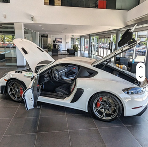 SK a utilisé un coupé sport de performance haut de gamme GT4 RS 2024 (style compétition) - Product Image 1