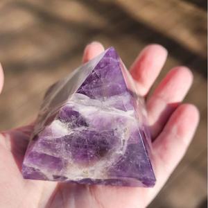 Pyramide de cristal d'améthyste Chevron naturelle, polie à la main, pierre précieuse violette pour la guérison, la méditation, le Reiki, la décoration énergétique des chakras, traditionnelle - Product Image 1