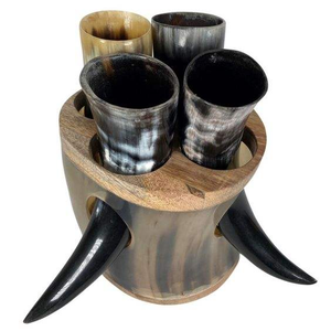 Juego de 4 cuernos para beber de cuerno de búfalo natural pulido y ecológico con soporte, estilo Viking Living History, de blossom craft india - Product Image 1