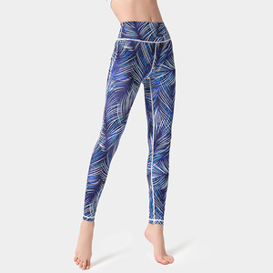 Leggings de sport et de yoga pour femmes, design tendance, logo personnalisé OEM, toucher doux, impression par sublimation, pour la course à pied et la gym - Product Image 3