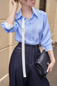 Chemise en coton rayée bleue pour femme, manches longues, boutonnée, col classique, coupe décontractée, détail ruban, automne - Product Image 4