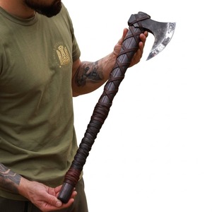 Hacha Vikinga Tomahawk, Cabeza de Acero Forjado, Mango de Madera, Herramienta de Supervivencia de Grado Industrial de Lujo, Diseño Celta Decorado - Product Image 1