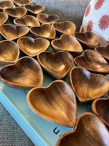 Bols en bois sculptés à la main en forme de cœur, bols de service en bois naturel, vaisselle de mariage, style chinois traditionnel, non revêtus - Product Image 4