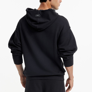Sudadera con capucha negra de felpa francesa para hombre, estilo moderno, con diseño gráfico en la parte delantera. - Product Image 4