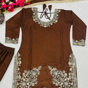 Conjunto de traje Sharara Palazzo de crepé natural con bordado de lentejuelas de 5 mm de diseñador, con top de manga larga completamente cosido y forro interior de microalgodón. - Product Image 2