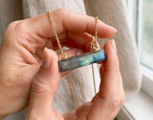 Collier pendentif baguette en labradorite noire naturelle de qualité AAA, plaqué or 18 carats, serti clos, bijou en pierre précieuse tendance - Product Image 3