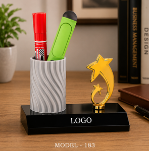 Trophée de bureau en métal sur le thème des étoiles avec porte-stylo, base personnalisable, modèle 183, design durable pour usage professionnel, articles cadeaux - Product Image 1
