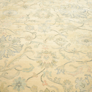 Tapis Oushak en laine noué à la main, motif floral médaillon doux ivoire et bleu pastel, à poils ras, effet vintage, pour salon - Product Image 3