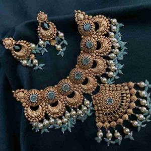 Conjunto de Gargantilla de Oro Antiguo con Perlas Kundan, Collar de Novia con Piedras Verde Menta, Joyería Étnica Tradicional India para Bodas, Compromisos y Fiestas - Product Image 3