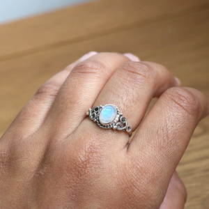 Bague en pierre de lune bleue feu, argent sterling 925, pour tous les jours, cadeau de fiançailles pour elle - Product Image 3