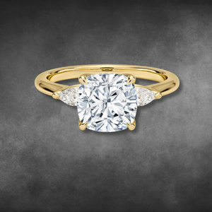 Anillo de compromiso con diamante cultivado en laboratorio certificado por IGI, con corte almohada y tres diamantes en forma de pera, en oro amarillo de 14K o 18K, para mujer, joyería fina. - Product Image 1
