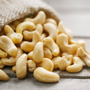 Vietnam cashew W320 -240 Cashew Nuts OEM ODM Roasted Salted Whole Nut Shell Bulk Export Supply Vacuum premium cashew nuts - Product Image 2