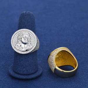 Anillo Clásico de Moissanita con Corte Esmeralda para Mujer, con Incrustaciones de Baguette, en Plata Maciza Chapada en Oro Blanco, Sin Níquel, Estilo Hip Hop Audaz - Product Image 2