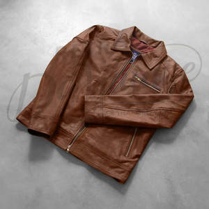 เสื้อแจ็คเก็ตหนังแท้สีน้ำตาลคอนยัคพรีเมียมสำหรับผู้ชาย - ทรงเข้ารูป ผลิตจากหนังแกะแท้ สวมใส่สบาย พร้อมปกเสื้อแบบคลาสสิก - Product Image 2