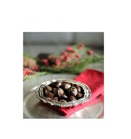 Plateau à chocolat en métal antique avec finition vintage, rehaussant la décoration festive avec un espace de service fonctionnel