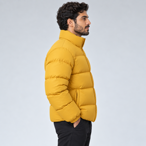 Abrigos acolchados para hombre diseñados con relleno ligero, materiales duraderos y estilo versátil para minoristas y comercios de ropa. - Product Image 3