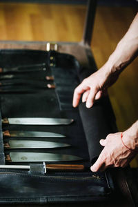 Sac de rangement professionnel pour couteaux de chef en cuir véritable de qualité supérieure avec protection anti-odeurs pour une utilisation en cuisine LBKR-0003 - Product Image 5