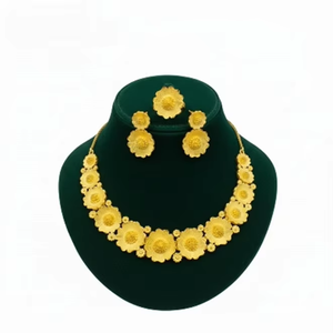 Ensemble de bijoux élégant et stylé pour femmes, 4 pièces, plaqué or, collier fait main, sautoir pour mariage, fiançailles, fête, usage quotidien - Product Image 2