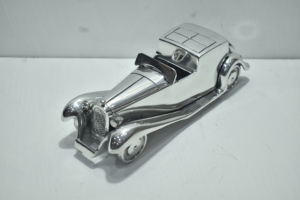 โมเดลรถโลหะขนาดเล็กสุดคลาสสิก งานฝีมือทนทาน เหมาะสำหรับวางบนโต๊ะ ชั้นวางของ และตกแต่งภายใน มีจำหน่ายแล้ว - Product Image 3