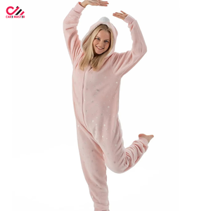 Combinaison de nuit chaude pour femme en polaire rose à capuche, longue, à manches longues, confortable pour l'hiver, motif étoiles imprimé, Care Master - Product Image 3