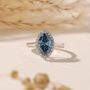 Anillo de Halo con Diamante Azul Cultivado en Laboratorio, Corte Marquesa, en Oro Blanco de 18K, Elegante Anillo de Compromiso - Product Image 1