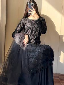 ชุดส่าหรีผ้าเน็ตปักลายสีดำสำหรับผู้หญิง พร้อมผ้าคลุมไหล่ ทรงปกติ สไตล์อินเดีย-ปากีสถานแบบดั้งเดิม ความยาวระดับเข่า แห้งเร็ว - Product Image 2