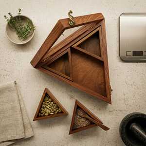 Organisateur d'épices en bois au design unique avec couvercle transparent pour le rangement des masala, idéal pour la cuisine, comme cadeau ou pour la présentation, en vente - Product Image 6