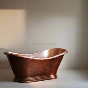 Bañera tradicional de cobre, ideal para baños rústicos de estilo granja, con tonos metálicos cálidos y naturales que aportan encanto. - Product Image 2