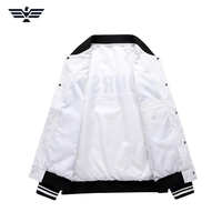 Blouson universitaire épais en cuir PU écologique pour homme, style color block, avec boutons-pression, détails embossés, manteau de baseball décontracté, vêtement d'extérieur d'hiver