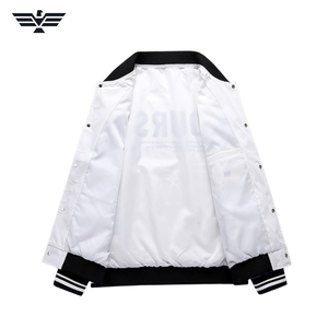 Blouson universitaire épais en cuir PU écologique pour homme, style color block, avec boutons-pression, détails embossés, manteau de baseball décontracté, vêtement d'extérieur d'hiver - Product Image 2