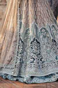 Robe de mariée moderne blanche Gharara pour femmes indiennes et pakistanaises, longue, coupe trapèze, à manches longues, pour mariage - Product Image 5
