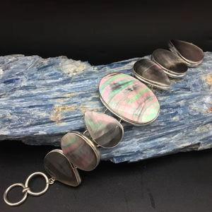 Pulsera de Conchas de Bali, Plata de Ley 925, Pulsera de Conchas Grises Naturales, Joyería Hecha a Mano, Cierre de Palanca, Regalo para Mujer - Product Image 1